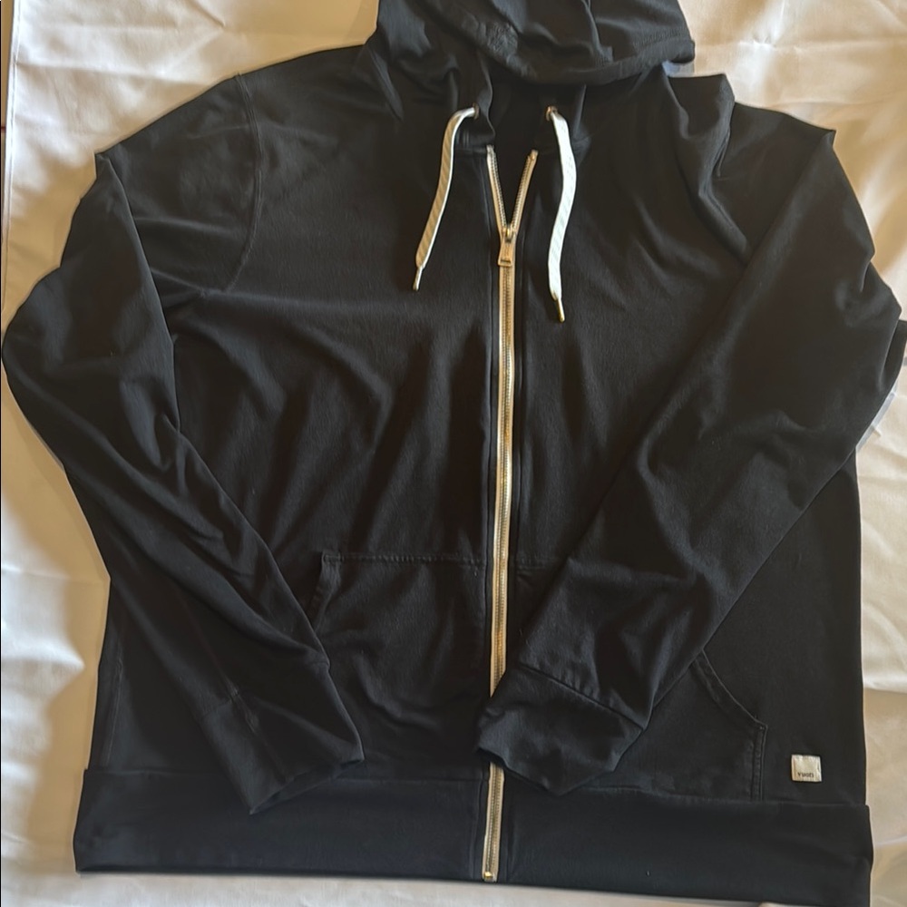 Vuori Halo Performance Hoodie 2.0 in Black